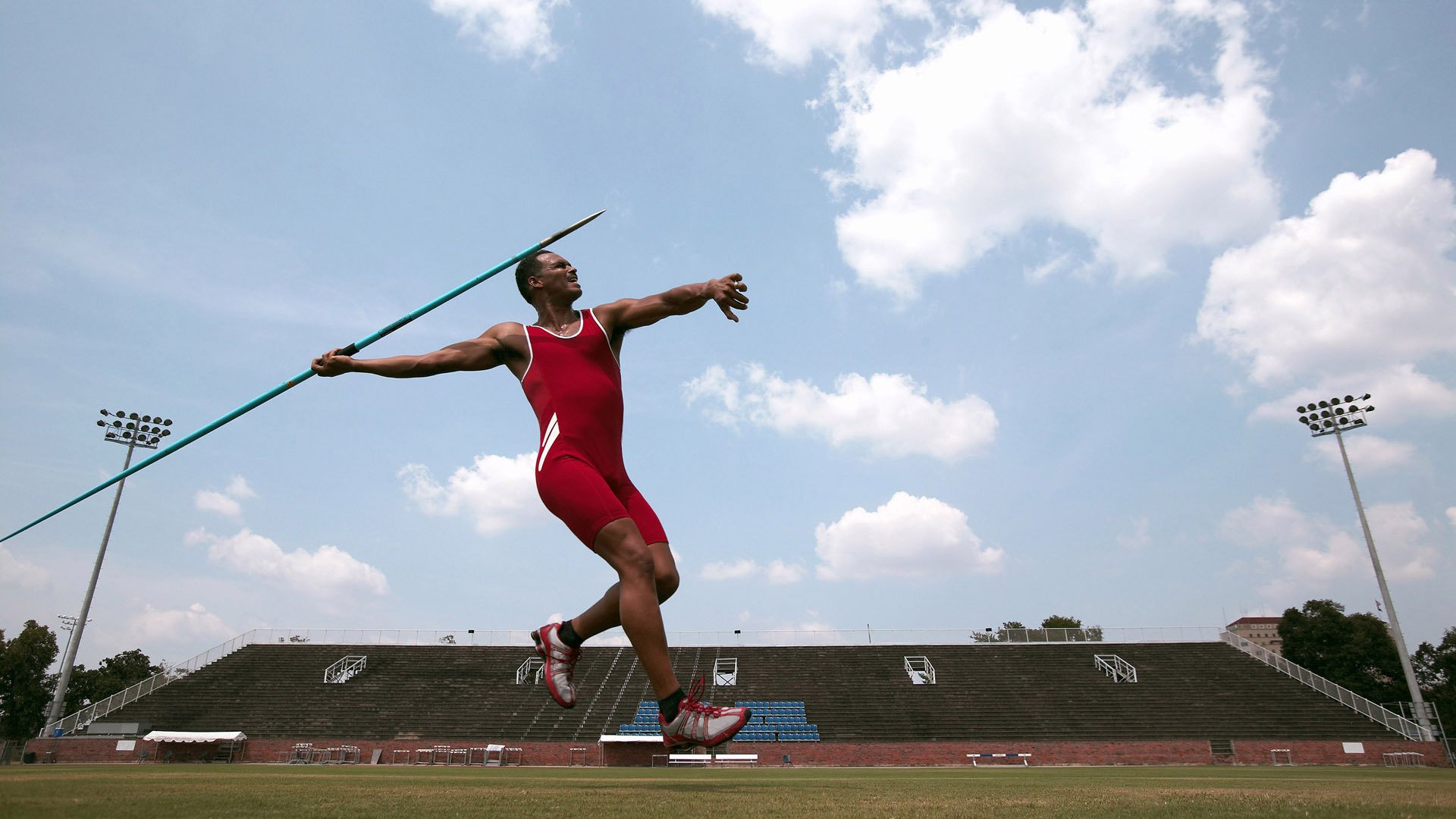快速突破配合中锋得分频繁，中锋打法跑位